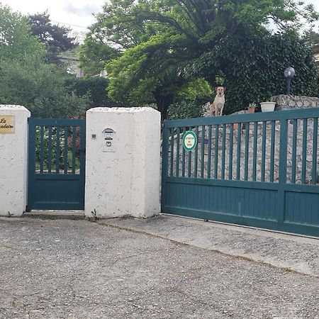 Lautre Bed and Breakfast Joyeuse Rum bild